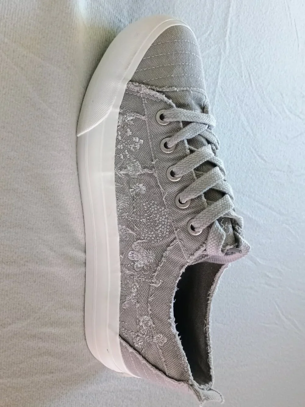Blowfish Malibu Gray Canvas Sneakers Size 11